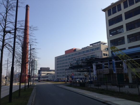 Foto overzicht Torenallee 20 vanaf Beukenlaan